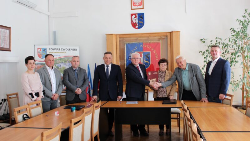 DROGA POWIATOWA ZAŁAZY-ZAMOŚĆ ZYSKA NOWY BLASK – UMOWA Z WYKONAWCĄ PODPISANA