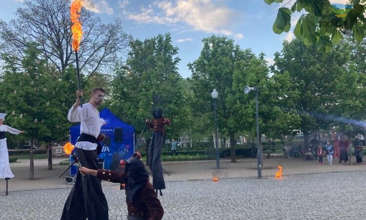 Mławianie zachwyceni spektaklem ulicznym