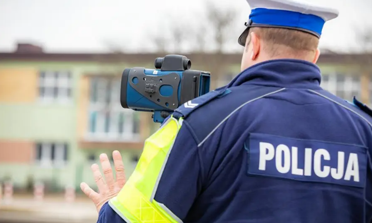 Pijany, bez uprawnień￼