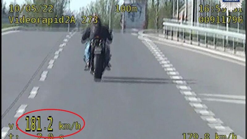 Policja czyha na piratów drogowych. Dwóch straciło prawo jazdy