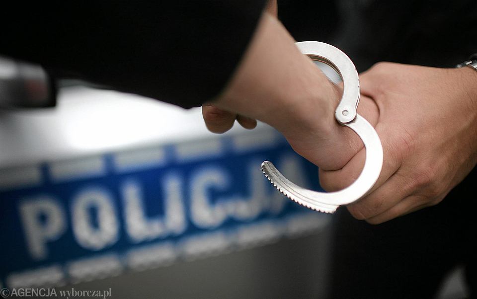 Ukradli koła od samochodu strażaków z OSP w Słupnie